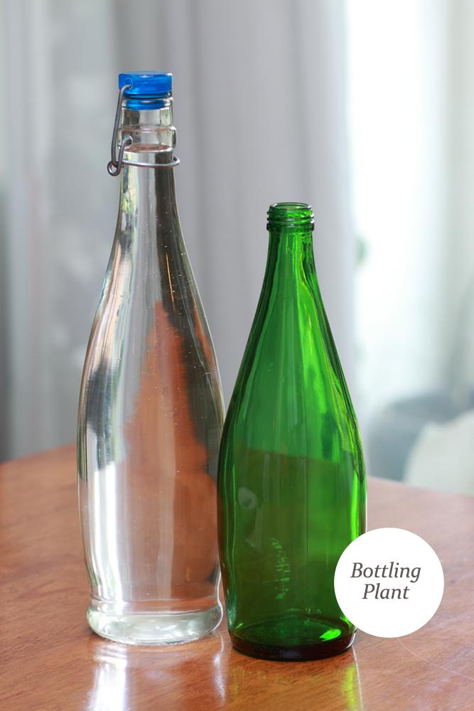 Image of a transparent glass bottle and green glass bottle